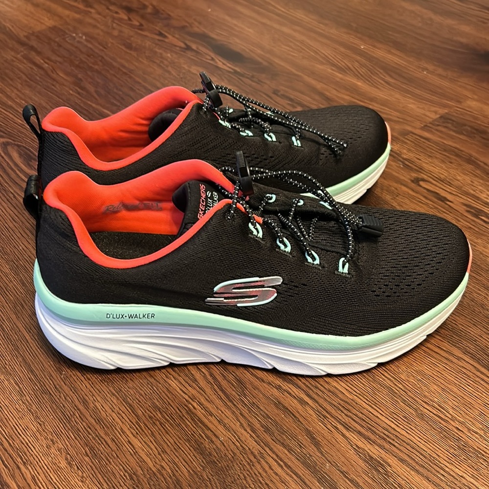 Sketchers D’Lux Walkers